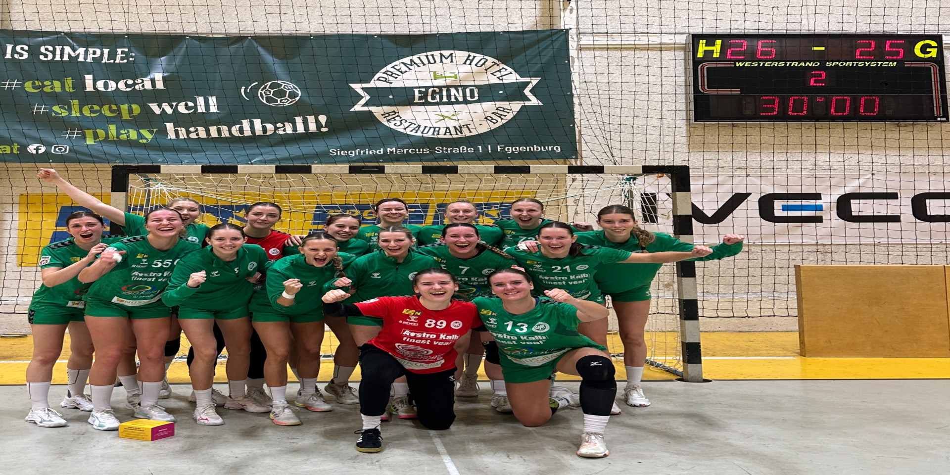 Handballteam jubelt nach Sieg in Eggenburg mit Spielstand 26:25